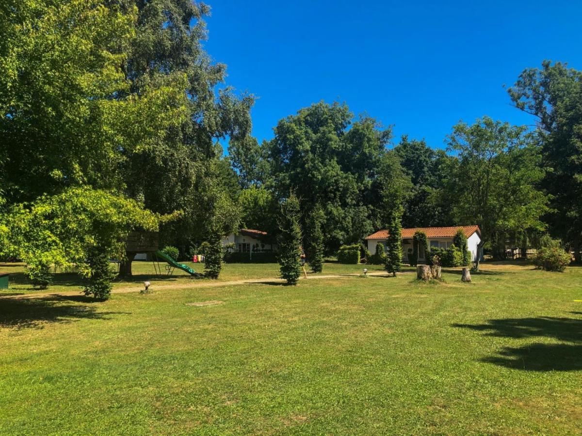 L'Etang Des Mirandes Hotel Varaignes Exterior photo